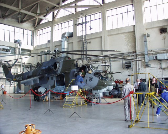 Oprava Mi-24 v Leteckých opravovniach LOM Praha