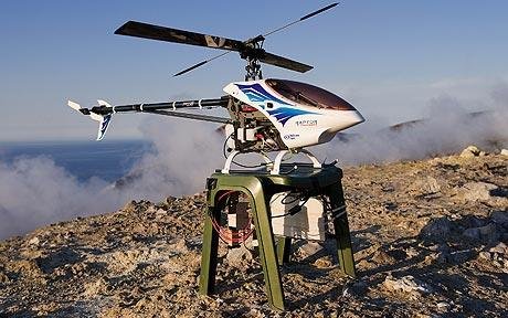 Diaľkovo ovládaná RC helikoptéra slúžiaca na monitoring sopiek